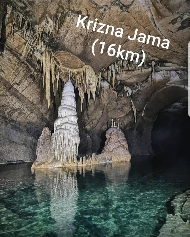 Planinski Dom Na Travni Gori Sodrazica Exteriér fotografie